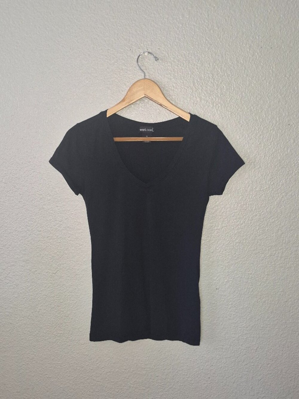 Wetseal Womens Plain Black V-Neck Shortsleeve Size: Medium